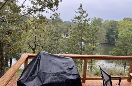 Royal Cabin | The Walnut at Hamilton Cove ~ Cabin Nineteen ~ Pet friendly ~ Lakefront