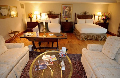 Port Credit Hotel | The Waterside Inn