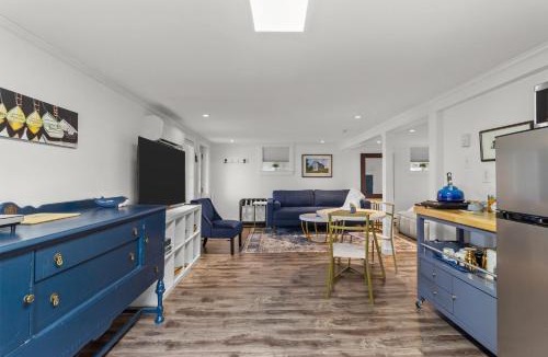 Terra Nova Apartment | The Whistling Kettle King Studio Near Downtown
