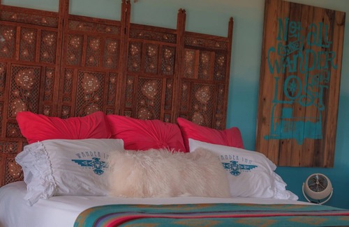 Round Top Bed & Breakfast | The Wild Blue Yonder Room - Wander Inn