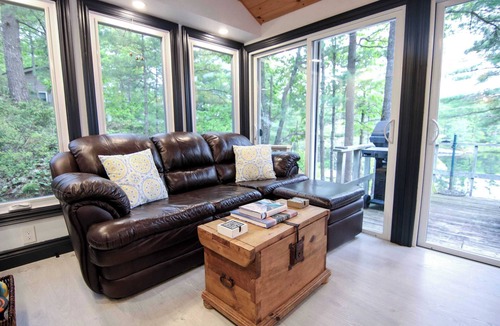 Gravenhurst Cottage | The Willow | Lakefront Cottage | Muskoka