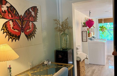 Eureka Springs Apartment | The Wing - luxurious king suite tiny studio home!