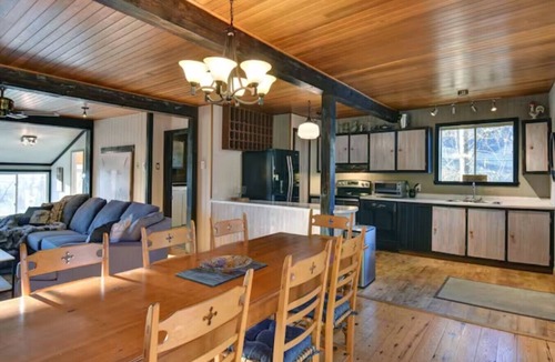 Mont-Tremblant Cabin | The Woodland Cabin by Instant Suites | Old Village