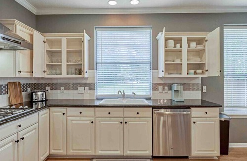 Alden Bridge House | The Woodlands 3BR 1-Story Retreat | Grill | Baby Friendly | Open Kitchen