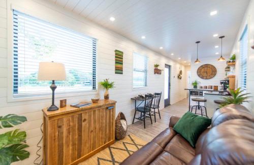 Waco House | The Woods- Container Tiny House 12 min to Magnolia/Baylor/Downtown