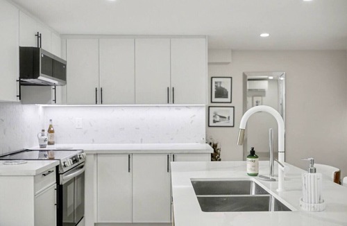 Salem Villa | The Wynford Dreamy Capri Suite