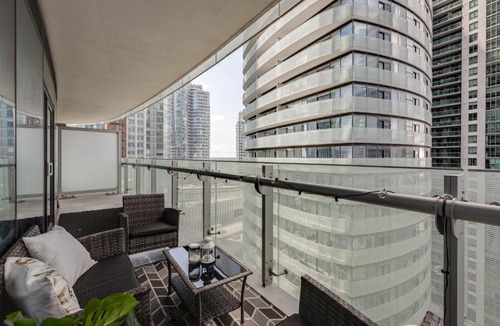 Toronto Entertainment District Apartment | The York Suites