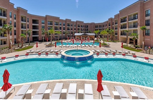 Katy Apartment | This apt located at 4th floor with lake view and 2 minutes from katy mills mall