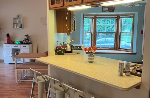 Akron House | This spacious, pristine 3 bedroom retreat is ideal for families & larger groups