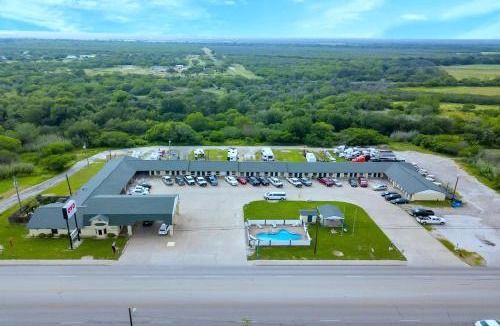 Three Rivers Hotel | Three Rivers Executive Inn & Suites By OYO