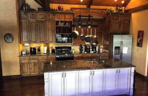 Siloam Springs Cabin | Timber Ridge Lodge with a view
