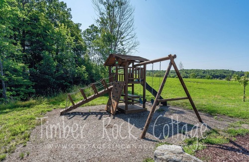 Muskoka Lakes Cottage | Timber Rock Cottage- Lakefront Muskoka - Fall Getaway