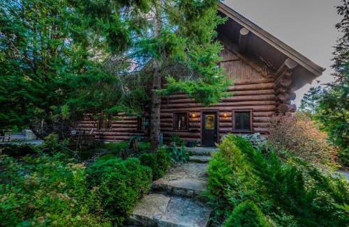 Lion's Head House | Timber Shores Rustic Waterfront Log Cabin