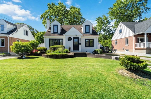 Sarnia House | Timeless Retreat