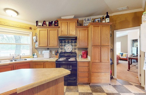 Graham House | 'Tin Star' Waterside Possum Kingdom Lake Retreat