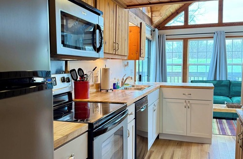 Cobden House | Tiny Home Cabin with Hot Tub at The Hills Campground