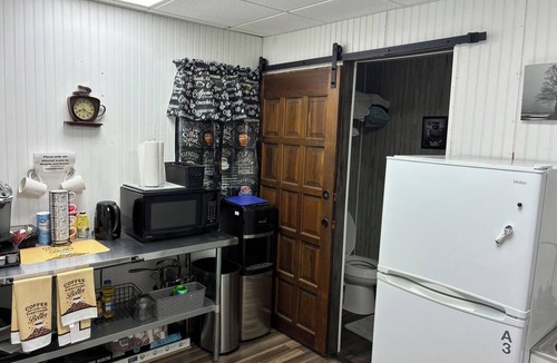 Milton Cottage | Tiny Home on 3 park like acres in New Iberia, LA
