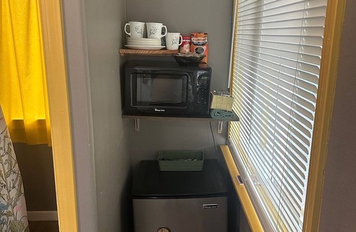 Downtown Juneau Apartment | Tiny Home - Walk Everywhere - Private & Convenient - Sleeps 2 - No Car Needed
