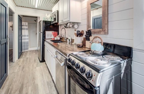 Brazoria Cottage | Tiny Homes on River w/dock, fire pit & game room