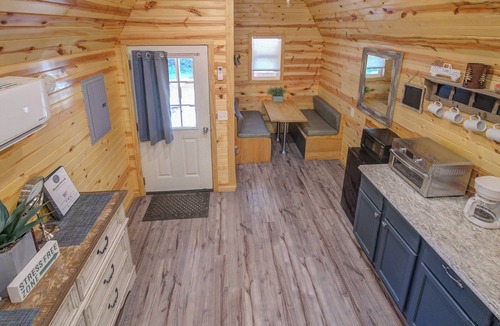Ashland Cabin | Tiny House Cabin with Loft. 2 Queen Beds with Child Sleeper