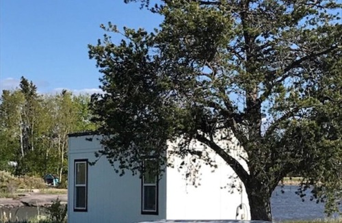 Little Bullhead Apartment | Tiny lakefront cabin at Loon Straits on Lake Winnipeg. Perfect for couples!