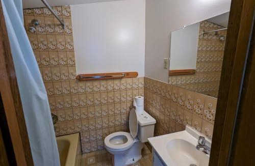Wasaga Beach House | Tiny Wood Cottage 06
