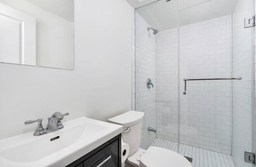 Trinity - Bellwoods Apartment | TO Chic 3BR Ossington Hub Near Subway & Shops