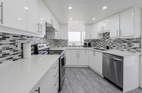 Rathwood Condo | Top Luxury ~ Condo ~ Mississauga ~ Pool ~ Gym