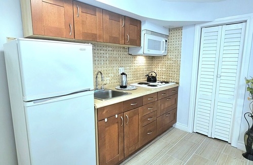 Junction Triangle Apartment | Toronto Downtown Comfy Studio Lansdowne Subway