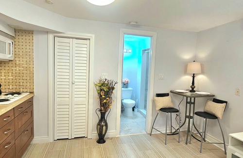 Junction Triangle Apartment | Toronto Downtown Comfy Studio Lansdowne Subway