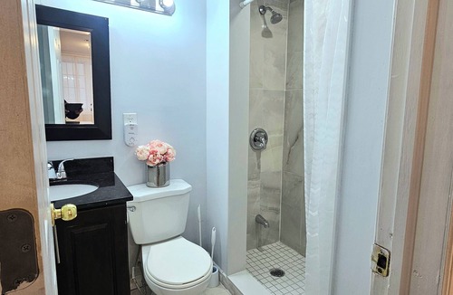 Junction Triangle Apartment | Toronto Downtown Comfy Studio Lansdowne Subway