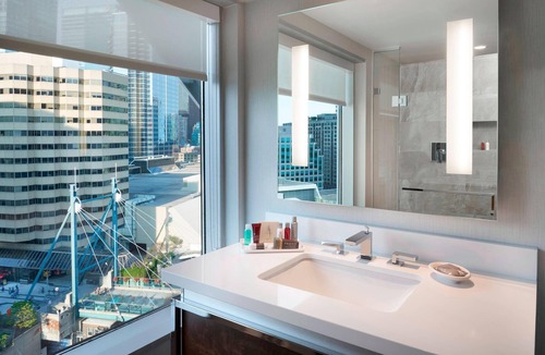 Toronto Entertainment District Hotel | Toronto Marriott City Centre Hotel