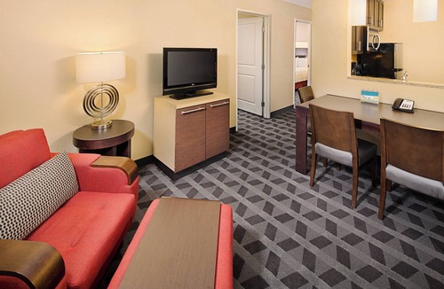 Johnson Hotel | TownePlace Suites by Marriott Fayetteville North