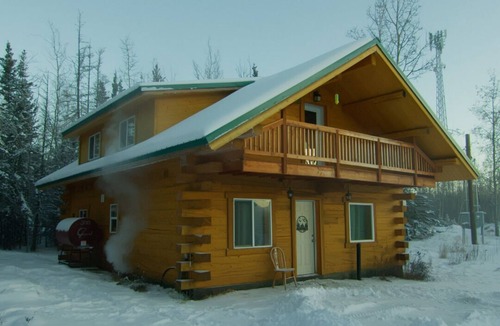 Deltana Cabin | Trailblazer — Spacious Rustic Cabin for Groups
