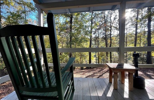 Zwolle Cabin | Tranquil Cabin Retreat with Private Pond and Outdoor Deck near Zwolle, Louisiana