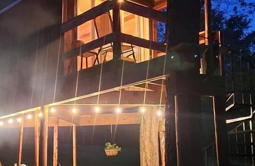 Eureka Springs RV Rental | Tree House Glamping Destination near the Ozarks, with River Access for Swimming and Fishing