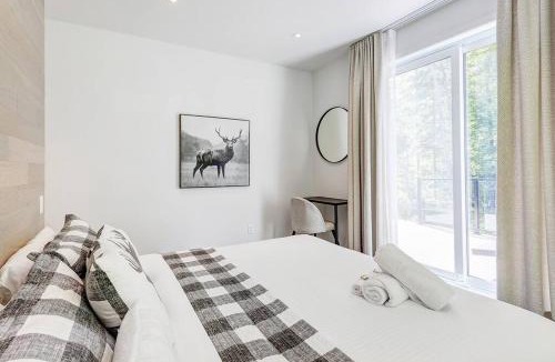 La Conception House | Tremblant Oasis: Luxury, Nature, Hot Tub, Views!