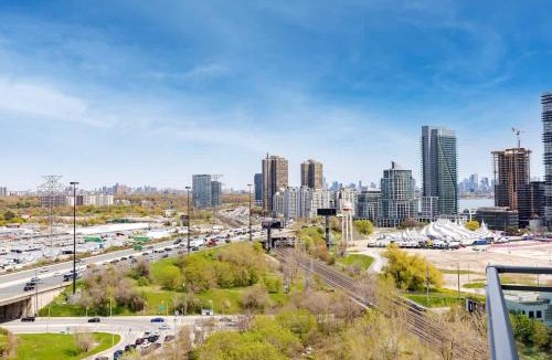 Humber Bay Apartment | Trendy 1BR Condo Steps to Toronto Waterfront