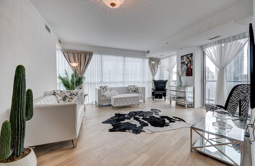 Niagara Apartment | Trendy 3 BD Condo KING ST. WEST heart of TO