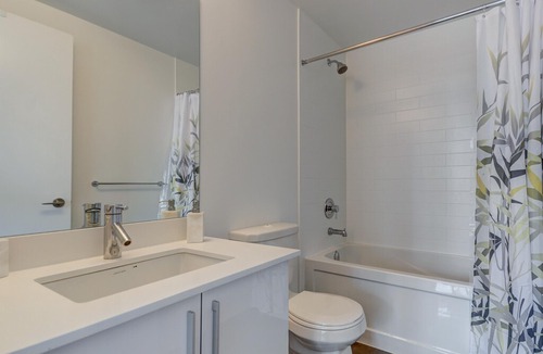 Niagara Apartment | Trendy 3 BD Condo KING ST. WEST heart of TO
