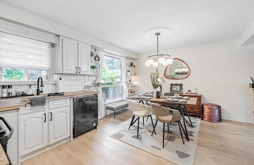 Lakeview Apartment | Trendy 3 bdrm, lakeside trails, 20 min to Toronto!