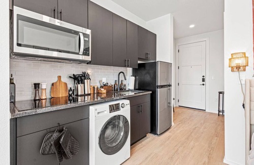 Oak Cliff Apartment | Trendy Bishop Arts | Game Room + Gym + Yoga