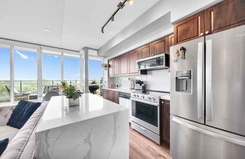 Fort York Condo | Trendy Chic Condo Getaway with Free Parking