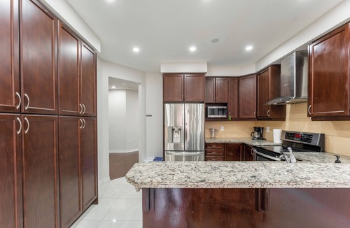 Mount Pleasant House | Trendy & Cozy ~ 5BR, 4.5WR Detached Spacious House