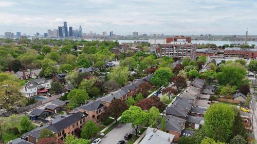 Walkerville House | Trendy Home Spacious Backyard Historic Walkerville