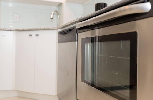 King West Village House | Trendy & Modern Studio near Exhibition Place