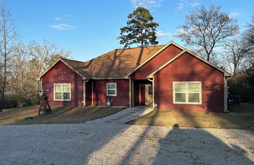 Oakhurst House | Trinity River Front home with gorgeous views! Pet Friendly