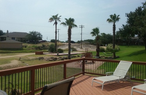 Granite Shoals Condo | Tropical Hideaway nA GREAT GETAWAY TO HAVE FUN IN THE ☀
