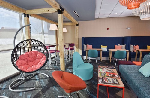 Lawrence Hotel | Tru by Hilton Lawrence