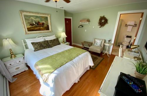 Mindemoya Bed & Breakfast | Twin Peaks B&B